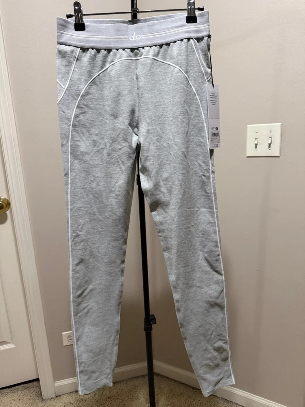 ALO Yoga Alosoft High Waist Heart Throb Leggings in Heather Grey/White:M - Picture 3 of 8